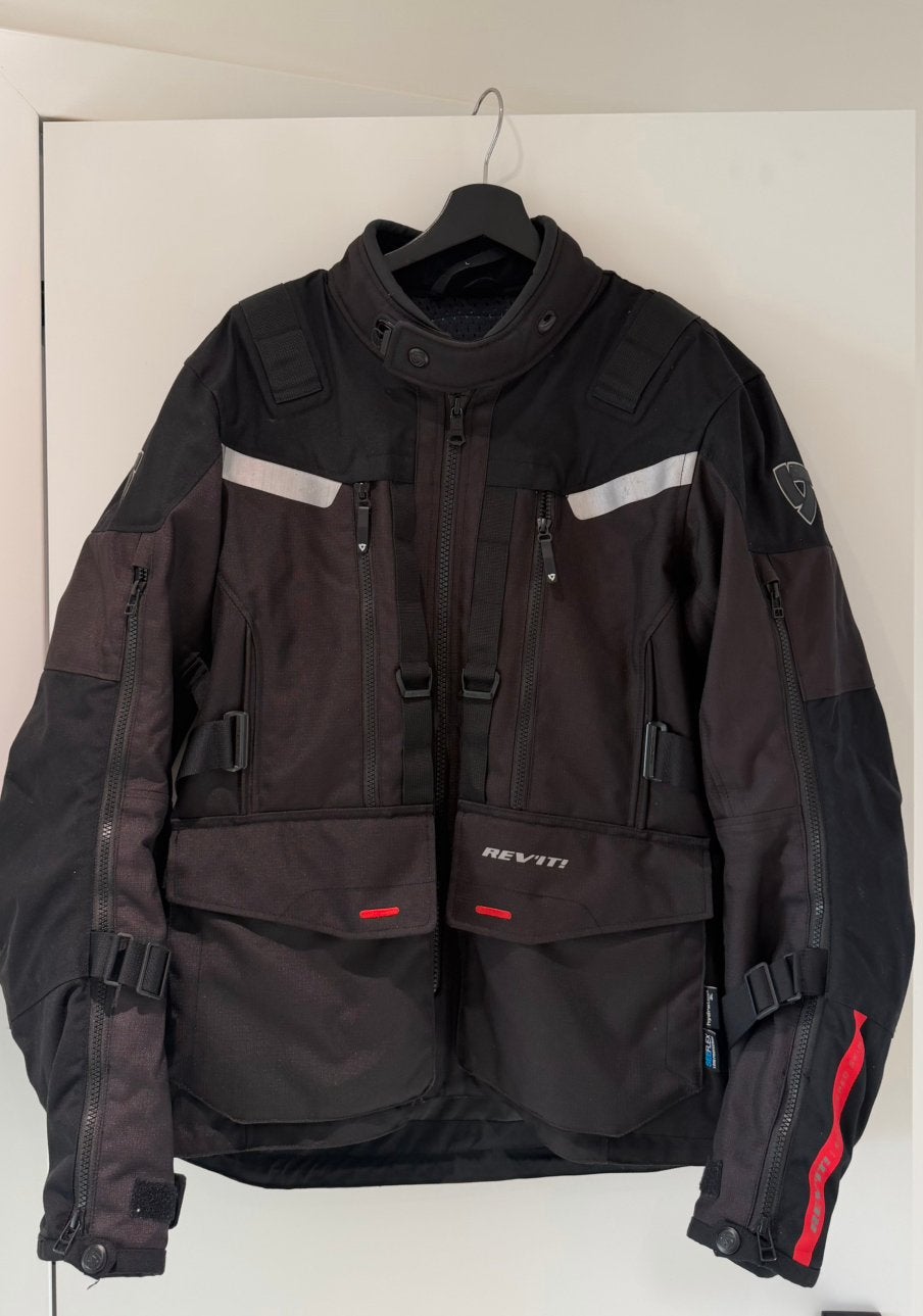 Combinaison moto (2 pieces) Rev’it Sand 3 (Large) + dorsale, Motos, Vêtements | Vêtements de moto, Enlèvement ou Envoi, Combinaison