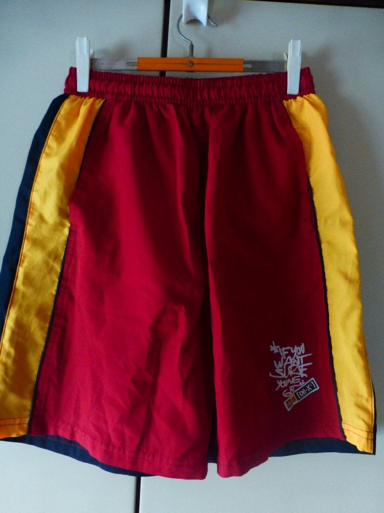 2 voetbalshorts, 1 België + 1 FCB (9€ voor beide), Kinderen en Baby's, Kinderkleding | Maat 164, Ophalen of Verzenden, Zo goed als nieuw