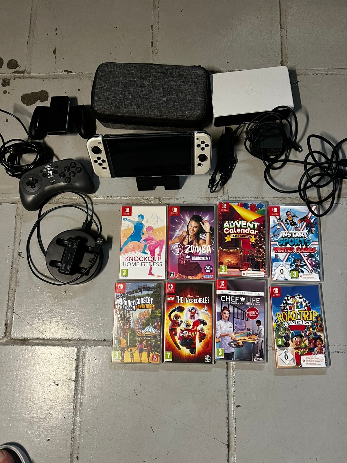 Nintendo Switch Oled + jeux + accessoires, Switch OLED, Enlèvement ou Envoi, Avec 3 manettes ou plus, Utilisé