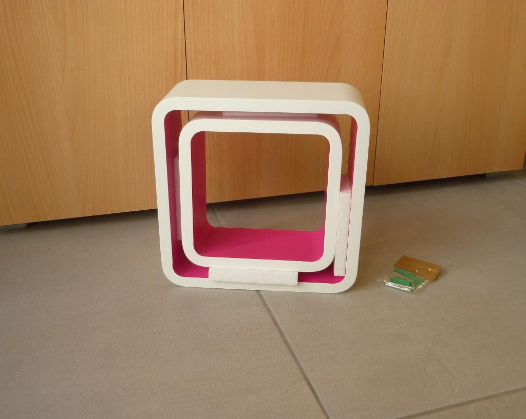 2 witte roze afgeronde vierkante MDF wandkubussen kubus, Enlèvement ou Envoi