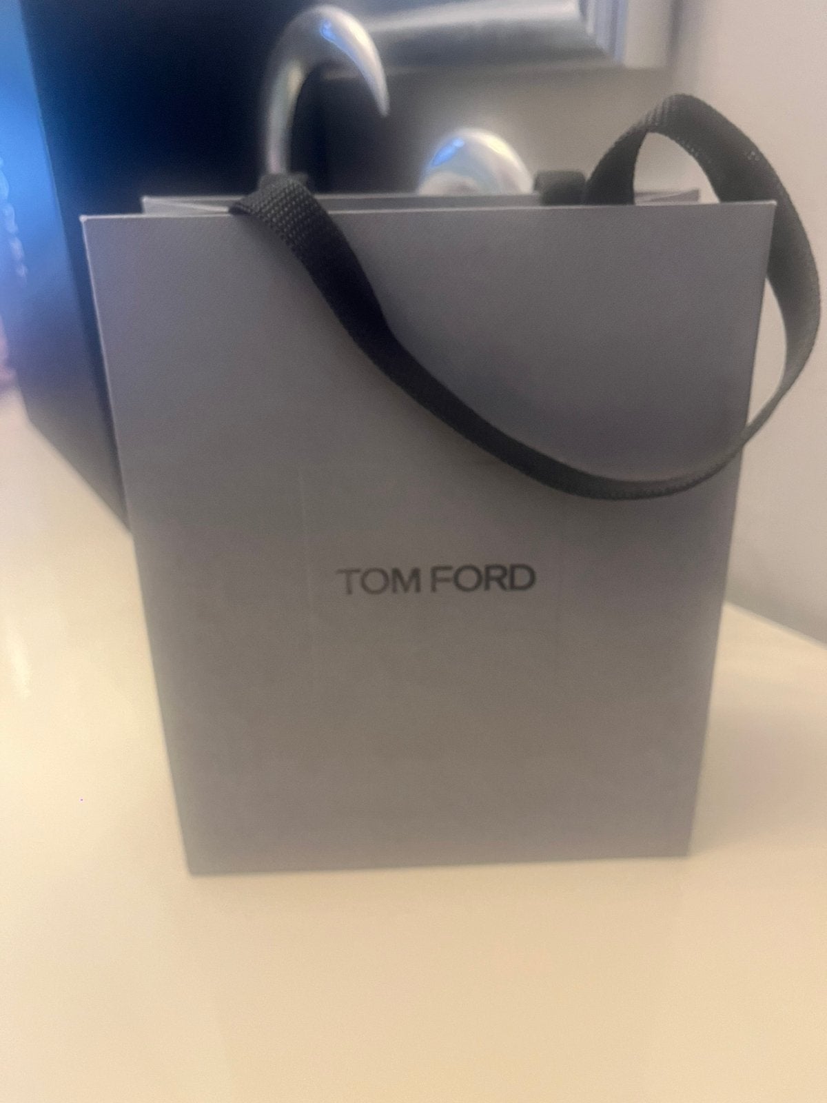 Petit Sac cadeau vide Tom Ford, Bijoux, Sacs & Beauté, Enlèvement ou Envoi, Comme neuf, Gris