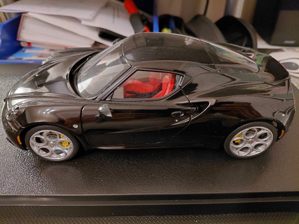 Autoart Alfa Romeo 4C 2013 noir 1:18, Enlèvement ou Envoi, Neuf, Voiture, Autoart