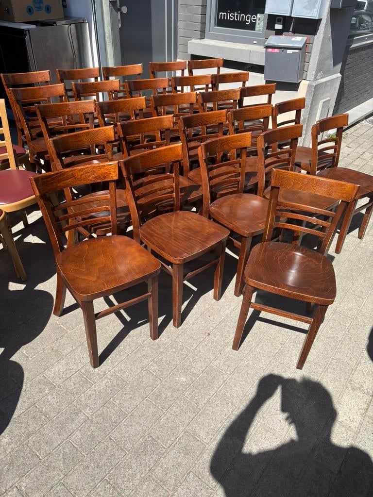 Partij houten horeca stoelen, Ophalen