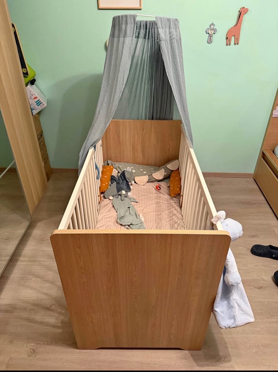 Lit bébé en bois et blanc – État prochee du neuf, Enlèvement, Comme neuf