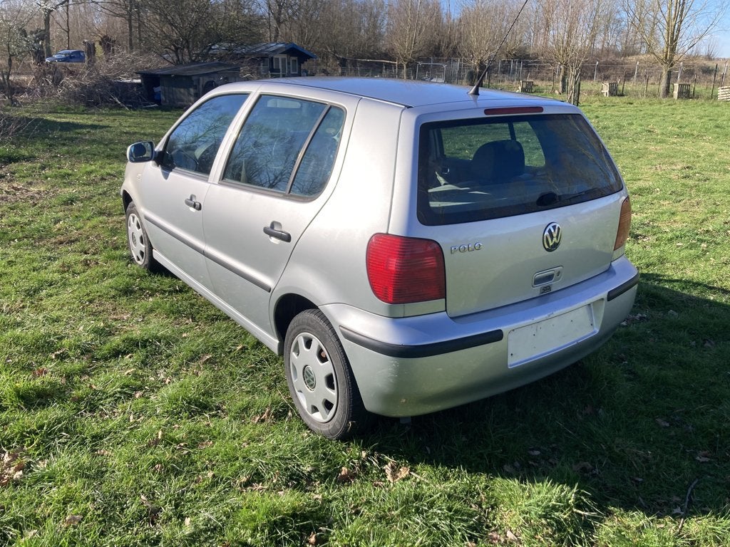Volkswagen Polo 1.4 essence—BJ 2001—151 000 km—Euro 4, Autos, Volkswagen, Argent ou Gris, Achat, Boîte manuelle, 5 portes