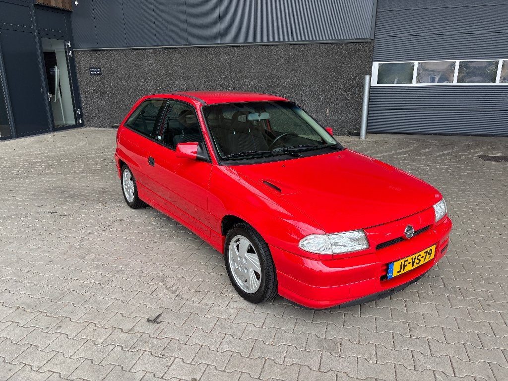 Opel Astra GSI C18XE 1.8 16V, Autos, Opel, Rouge, Achat, Boîte manuelle, Particulier