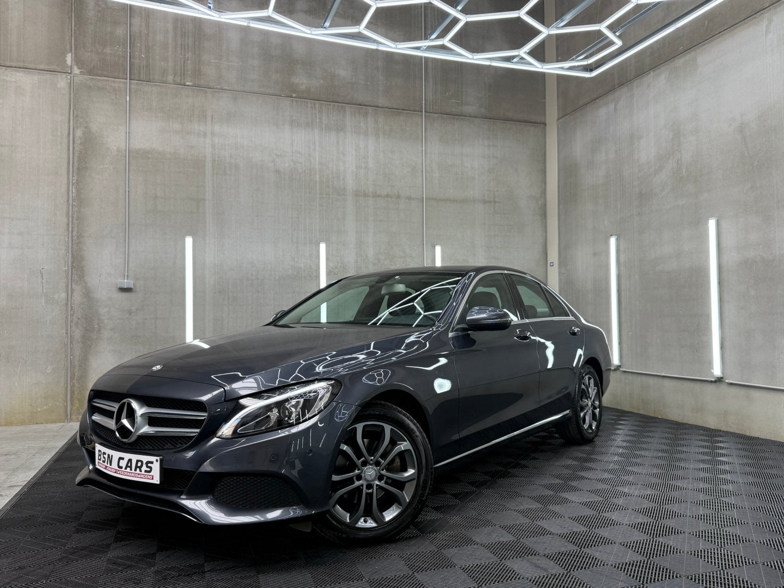 MERCEDES-BENZ C180/1STE EIGENAAR/TREKHAAK/PDC/GARANTIE, Auto's, Stof, https://public.car-pass.be/vhr/e7ee46a2-27d2-43e7-b77a-608697759b32