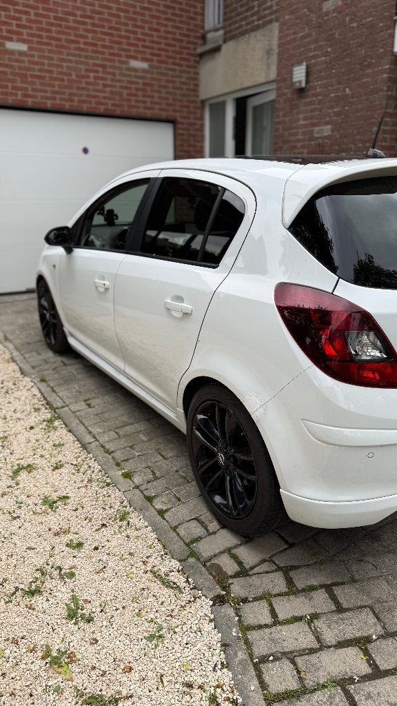 OPel corsa D  1.6 benzine GSI vijf deurs 2010  gekeurd, Auto's, Voorwielaandrijving, Euro 5, Zwart, Wit
