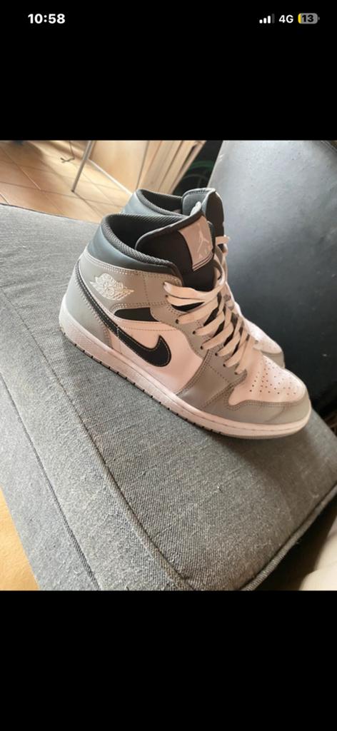 Nike Air Jordan 1 Mid – Grijs/Wit/Zwart m43, Ophalen of Verzenden, Zo goed als nieuw