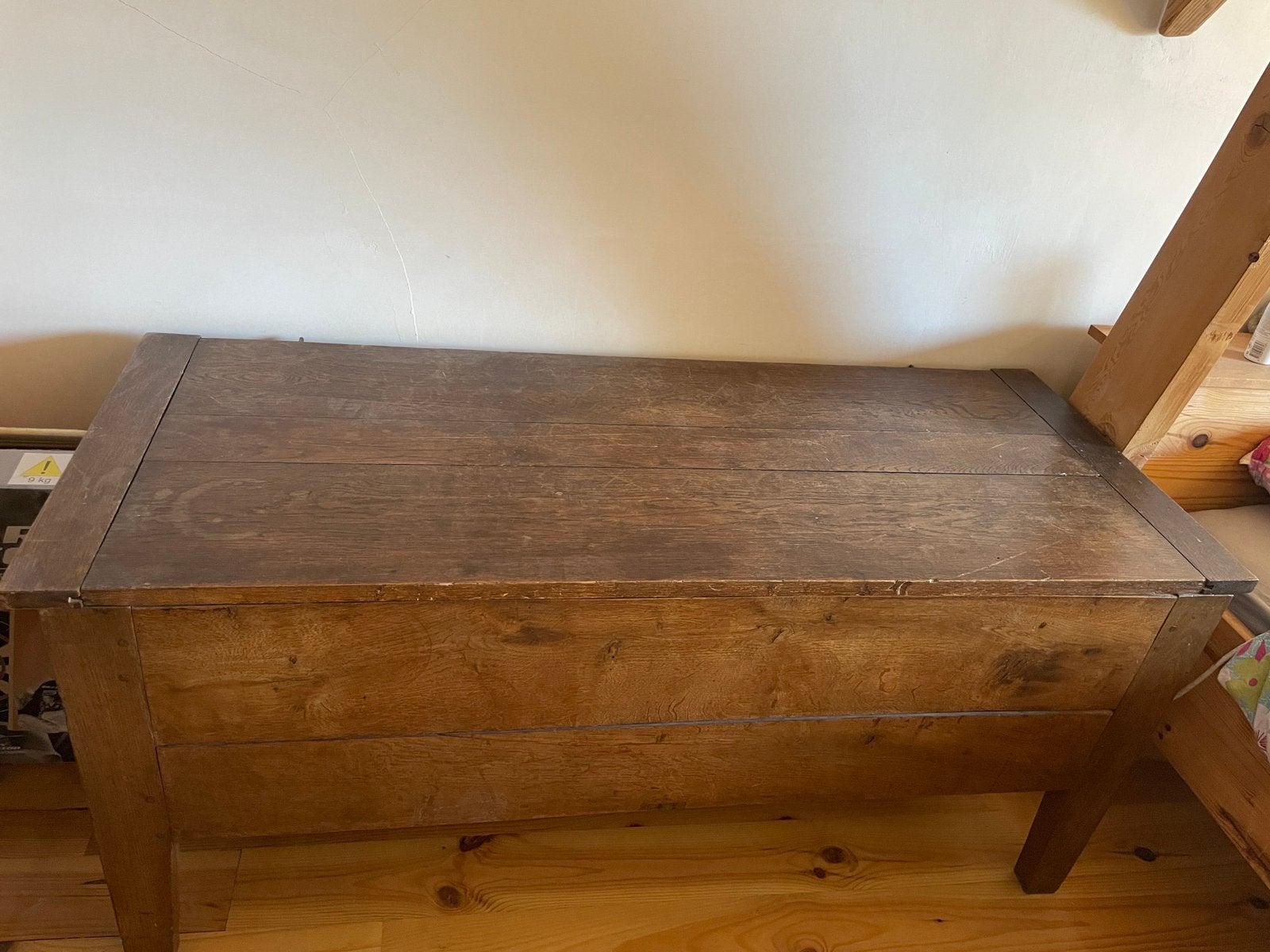 Originele eiken boeren/linnenkist op poten (begin 19de eeuw), Huis en Inrichting, Woonaccessoires | Kisten, Gebruikt, 50 – 75