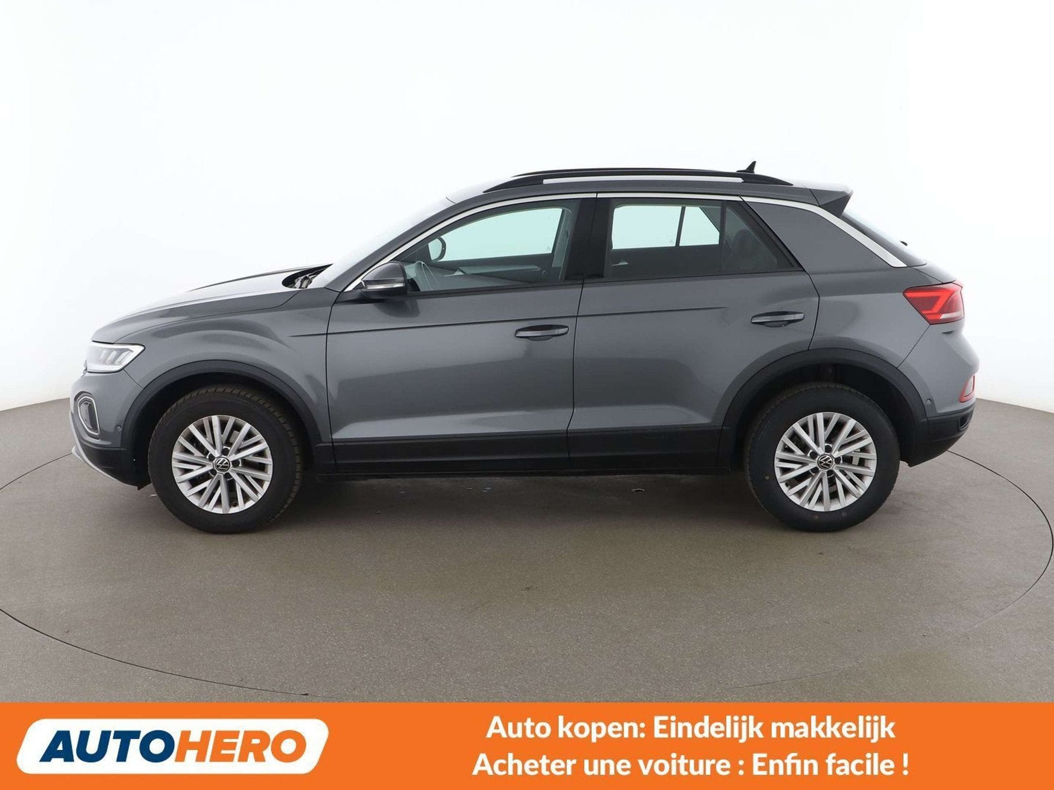Volkswagen T-Roc 1.0 TSI Life (bj 2022), Auto's, Voorwielaandrijving, Stof, Gebruikt, https://public.car-pass.be/vhr/0641f533-f06a-4574-9cd6-bf163a761a79