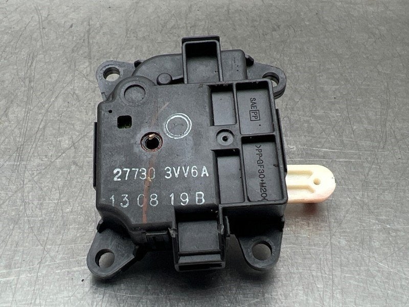ACTIONNEUR MOTEUR VOLET CHAUFFAGE Note (E12) (|277313VA0A|), Utilisé, Nissan