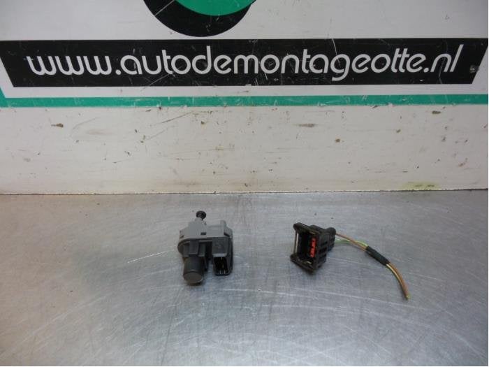 Commutateur feu de freinage d'un Jaguar X-Type, Autos : Pièces & Accessoires, Éclairage, -, 3 mois de garantie, Utilisé, Jaguar