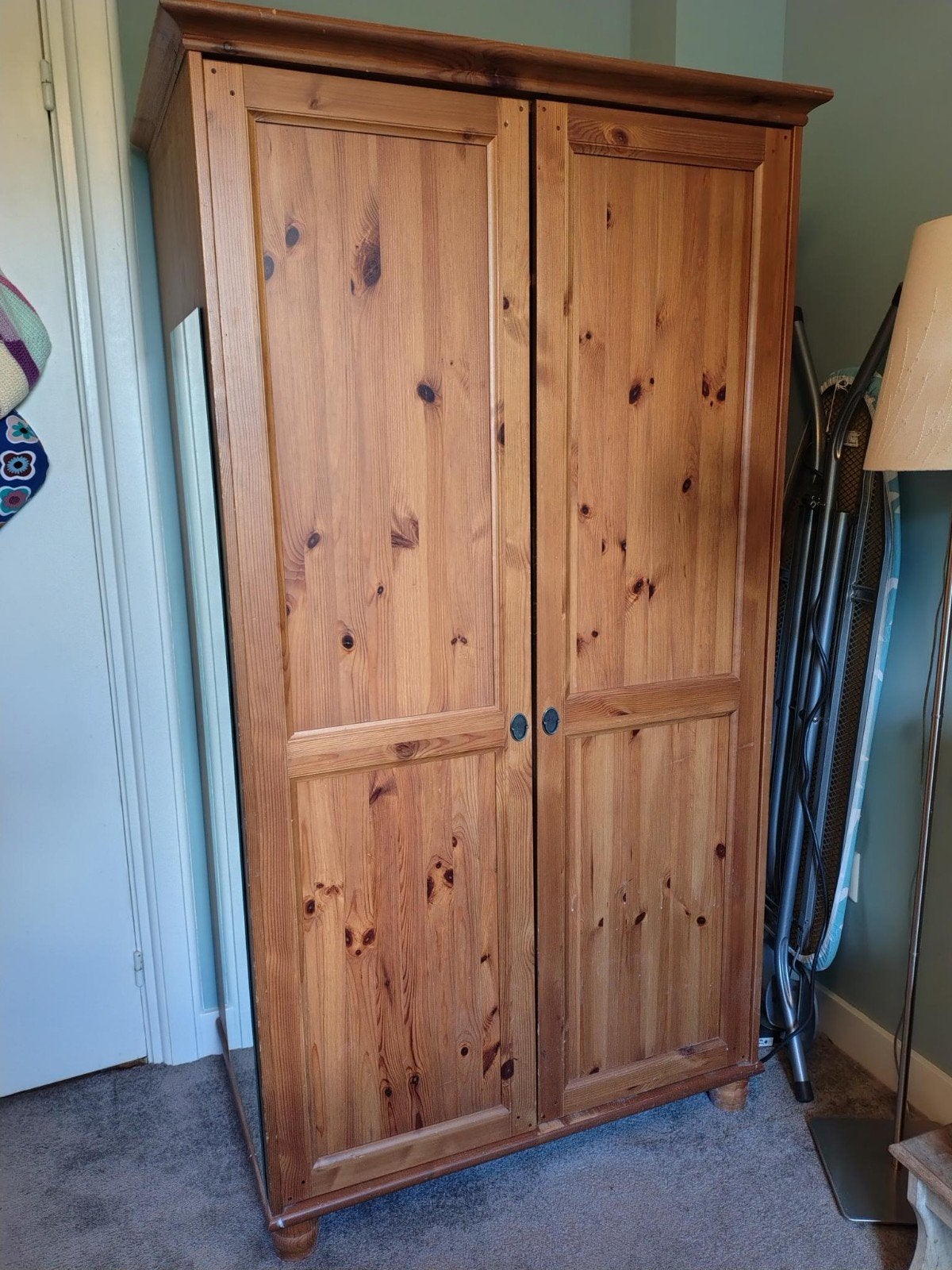Armoire suspendue à vêtements Ikea gratuite, Maison & Meubles, Armoires | Penderies & Garde-robes, Enlèvement, Utilisé, Pin, Avec tablette(s)