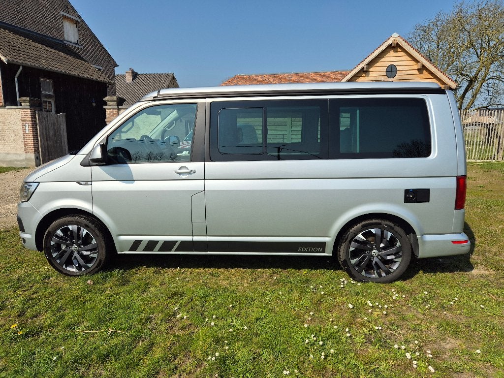 Camper VW California Ocean Edition T6 2017 4motion 190PK, Caravanes & Camping, Siège de train, Jusqu'à 4, Volkswagen, Réfrigérateur