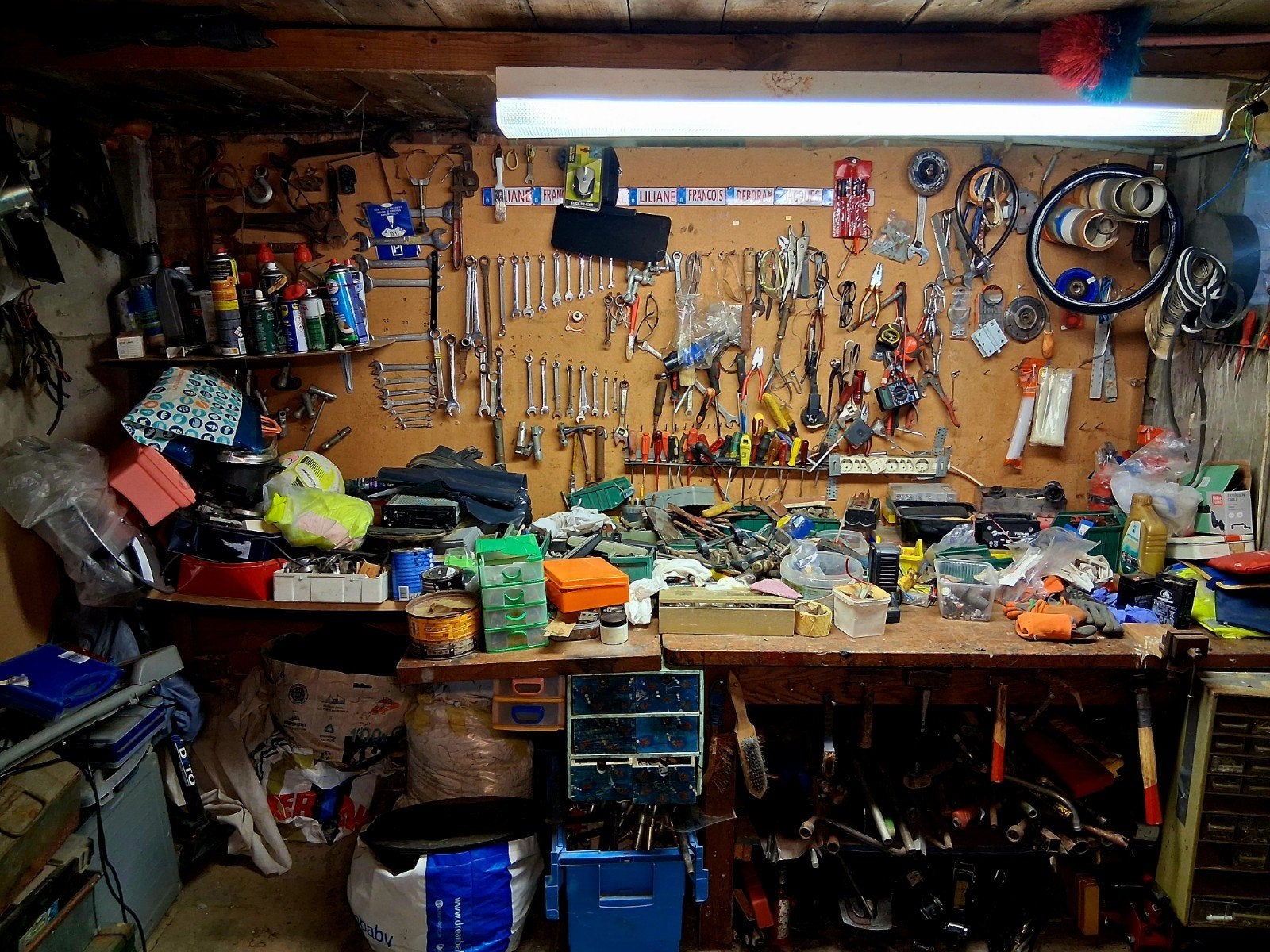 garage material alles op de fotos apart ok tekoop, Hobby en Vrije tijd, Overige Hobby en Vrije tijd, Ophalen