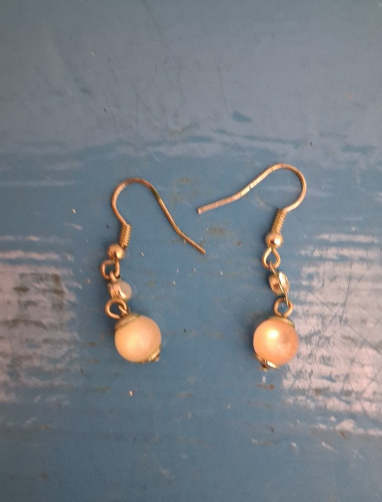 oorbelletjes met lichtroze parel, Ophalen of Verzenden, Zo goed als nieuw, Hangers