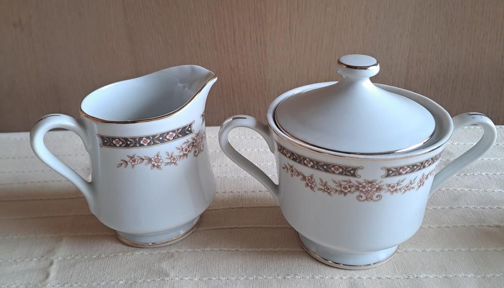 vintage Dynasty Victoria melkkan en suikerpot, Ophalen