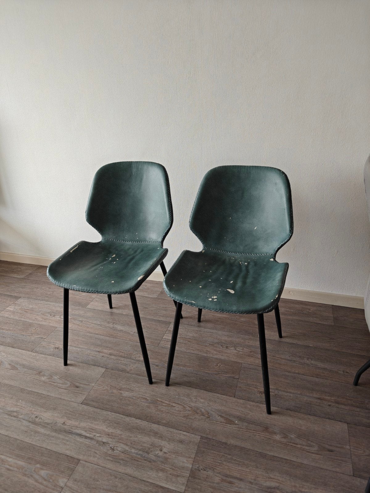 2 Gratis eetkamer stoelen - Gebruikssporen, Ophalen