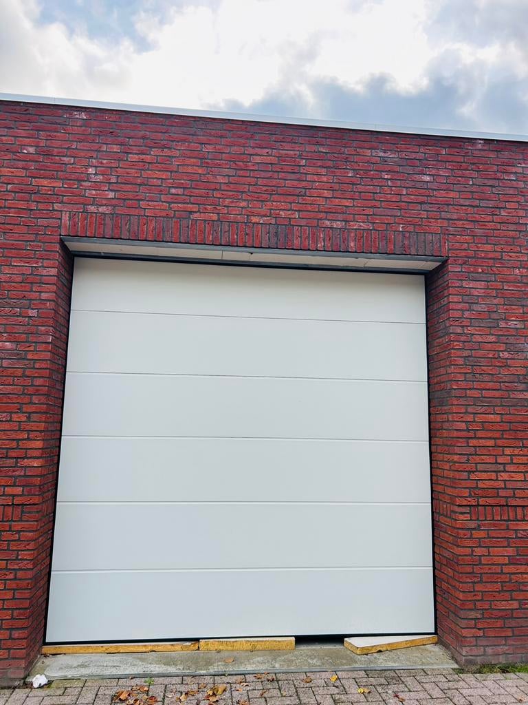 Zeer mooie garage deur met 2 afstambeding maat3 bij, Doe-het-zelf en Bouw, Ophalen of Verzenden, Zo goed als nieuw