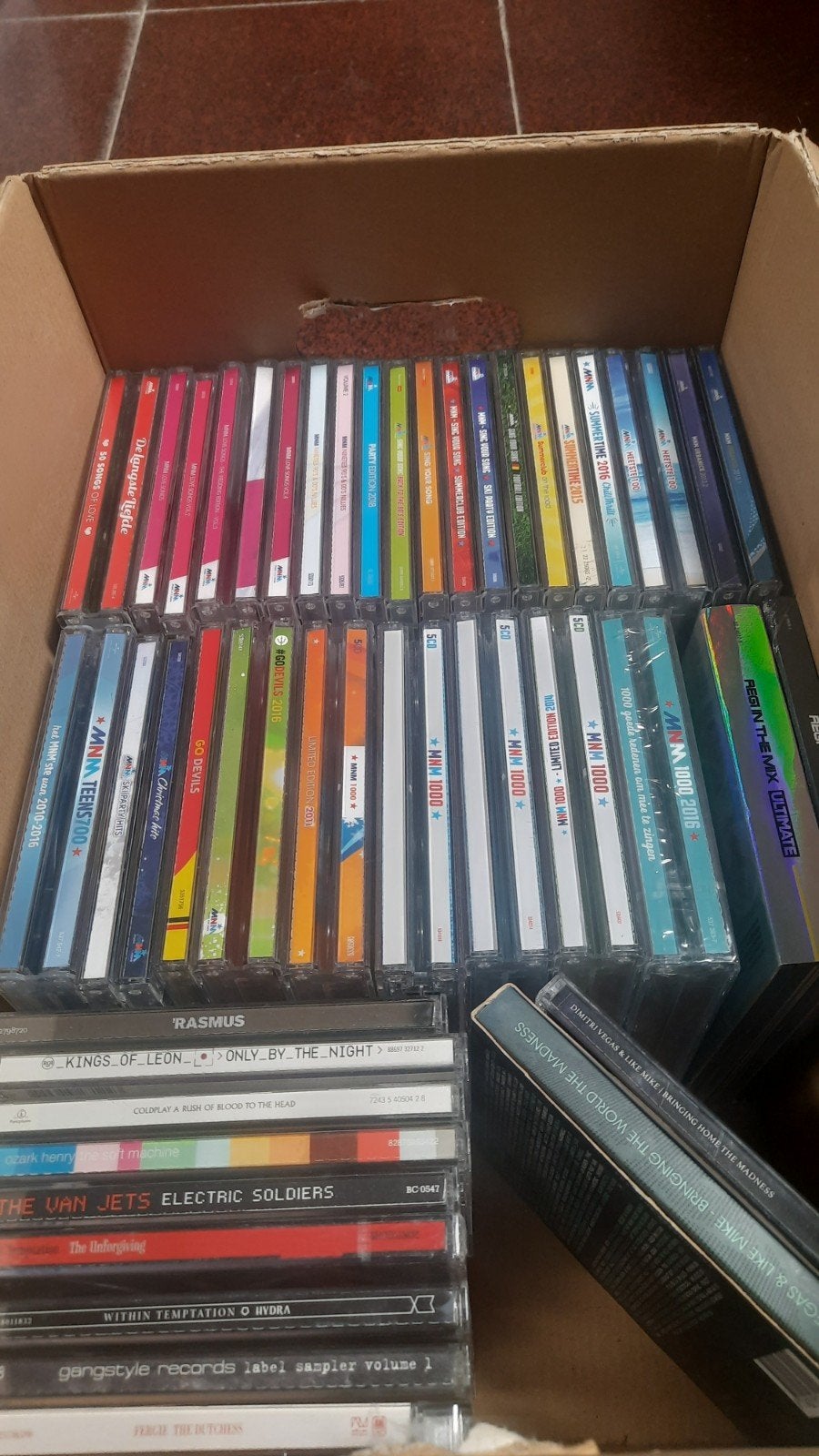 150 Cd's nieuw Donna, MNM en Stubru 2005-2017, Ophalen, Nieuw