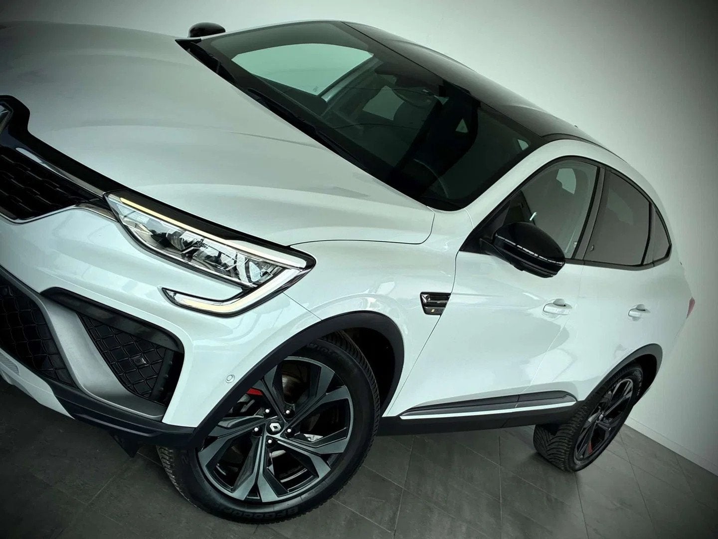 Renault Arkana 1.6i E-TECH RS LINE-1ERPRO-COCKPIT-CARPLAY-CA, Achat, Euro 6, Entreprise, 1961 kg
