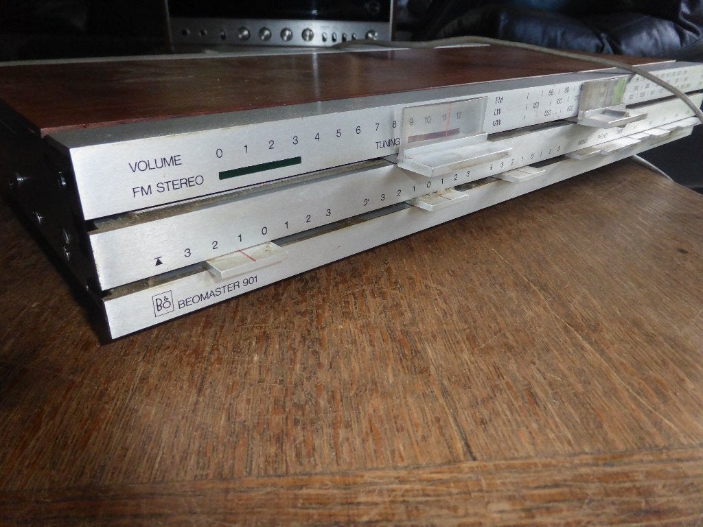 beomaster 901 doet niets meer, lichtje brand wel nog, TV, Hi-fi & Vidéo, Amplificateurs & Ampli-syntoniseurs, Enlèvement ou Envoi