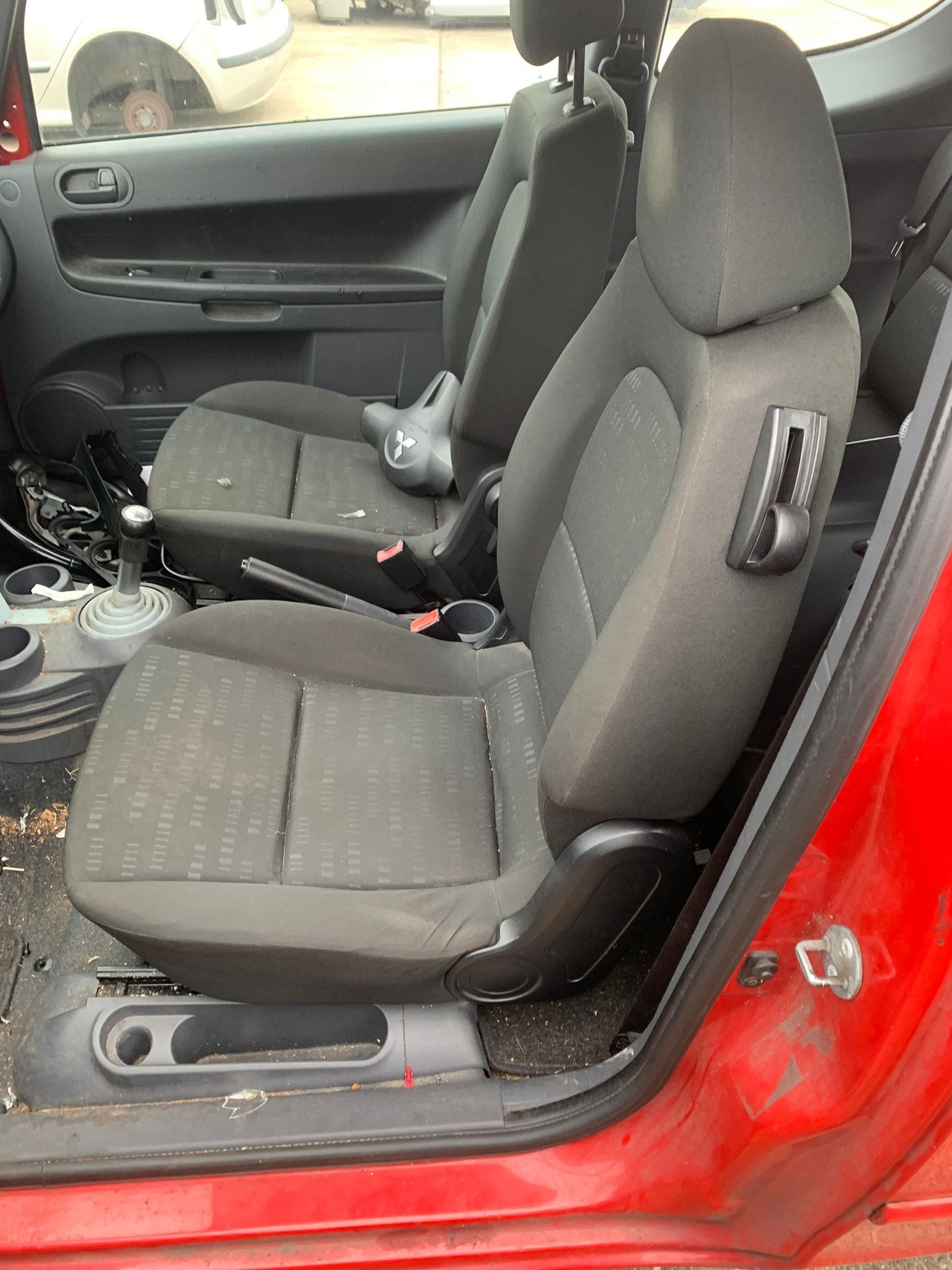 Mitsubishi colt CZ stoel 3 deurs links LV 2003 tot 2012, Autos : Pièces & Accessoires, Habitacle & Garnissage, Mitsubishi, Utilisé