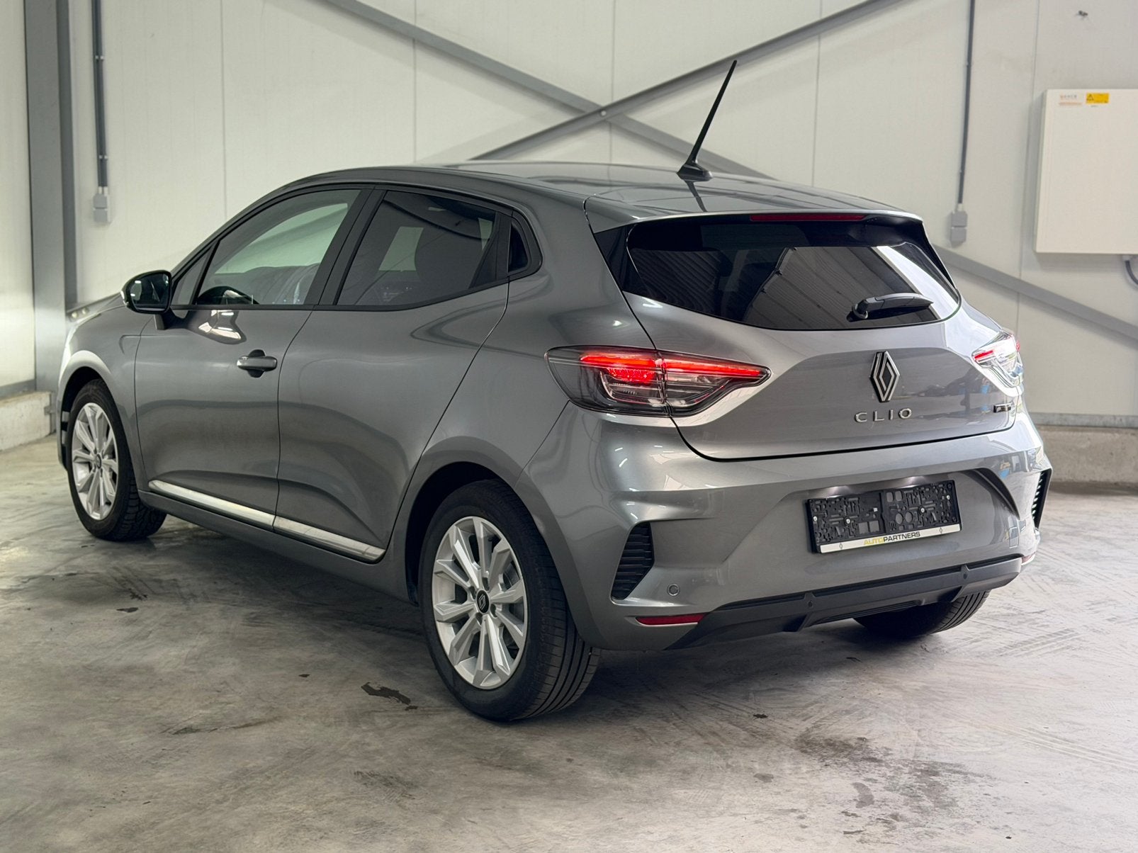 Renault Clio 2025 1.6i Hybride  (Overname mogelijk), Automaat, Parkeersensor, Bedrijf, 5 deurs