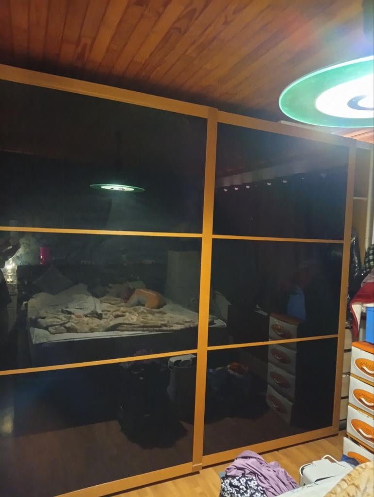 Grote kleerkast met schuifdeuren + bed ( ook apart te koop), Dieren en Toebehoren, Ophalen