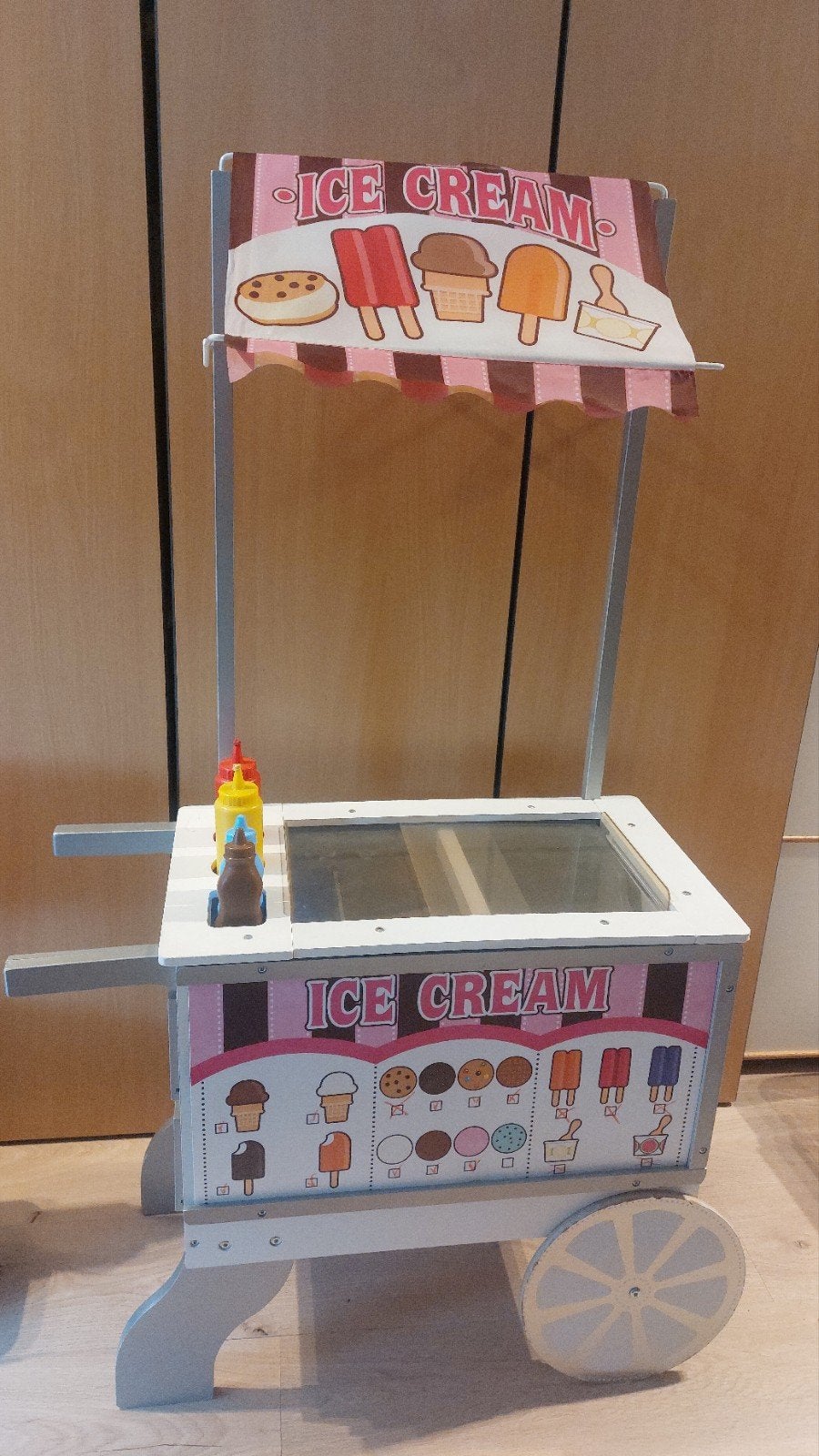 ijs- hotdogkar, Enlèvement