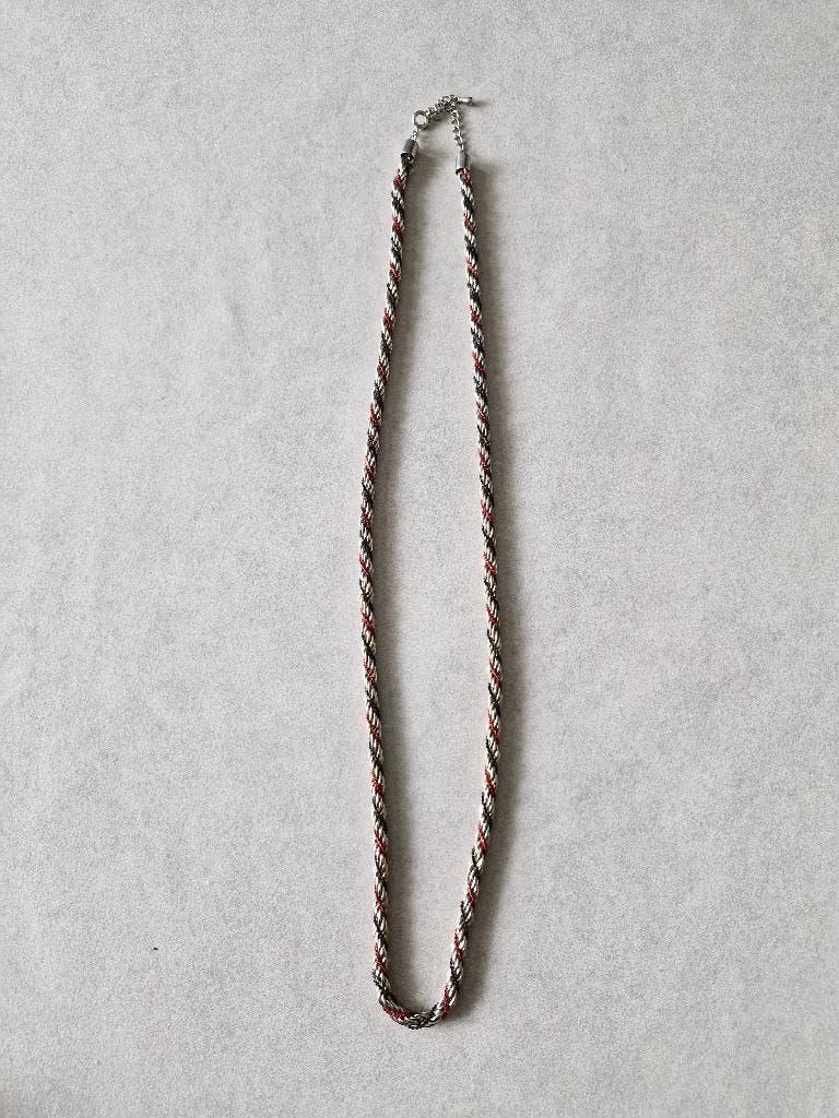 ketting in zilverkleur, rood en zwart, Verzenden, Zilver