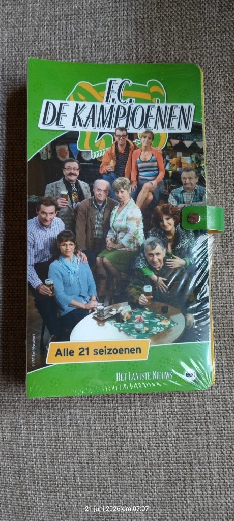 F.C. DE KAMPIOENEN : map (sealed) - seizoen 1 t/m 6., Cd's en Dvd's, Dvd's | Tv en Series, Nieuw in verpakking, Ophalen