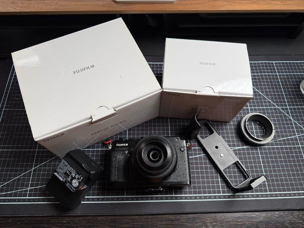 Fuji GFX50R 4000 kliks + GFX50mm f3.5, Audio, Tv en Foto, Fotocamera's Digitaal, Ophalen of Verzenden, Grip, Nikon
