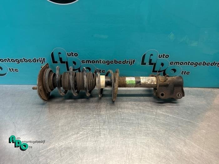 Barre amortisseur avant gauche d'un Mitsubishi Colt (Colt 04, -, 3 mois de garantie, Utilisé, Mitsubishi