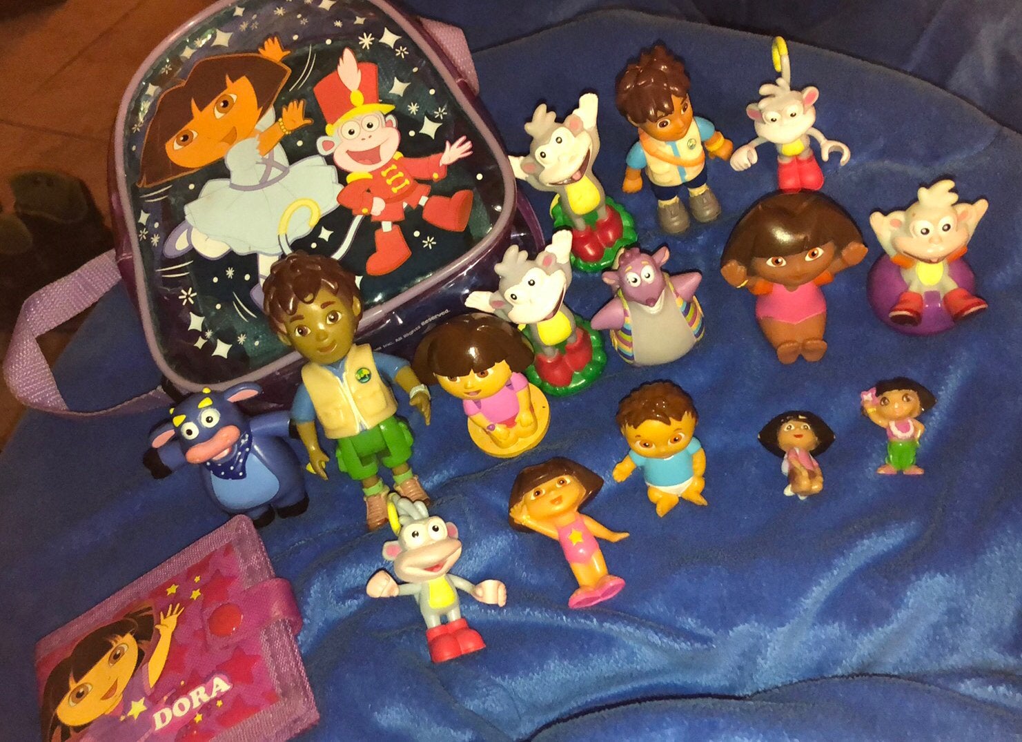 Personnages Dora l’exploratrice + petit sac à dos, Collections