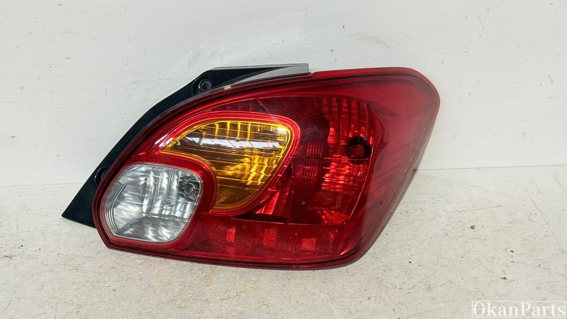 Feu arri re droit Mitsubishi Space Star 8330A780, Info@mitsubishi-motors.com, Mitsubishi Motors Corporation, Utilisé, Mitsubishi