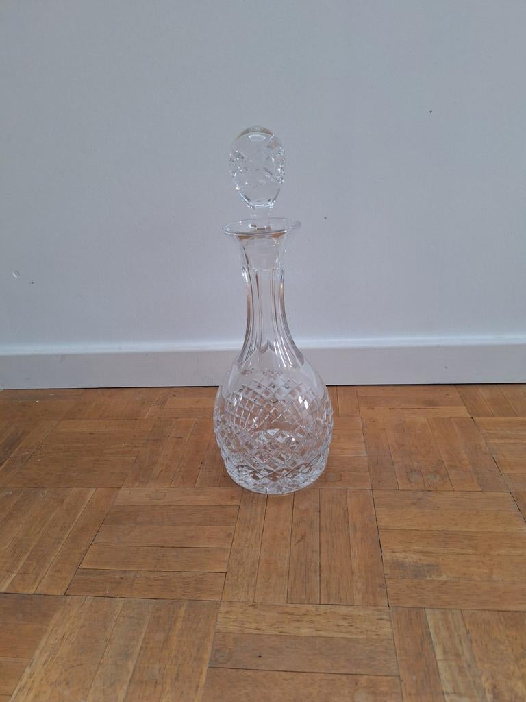 Carafe en cristal, Enlèvement
