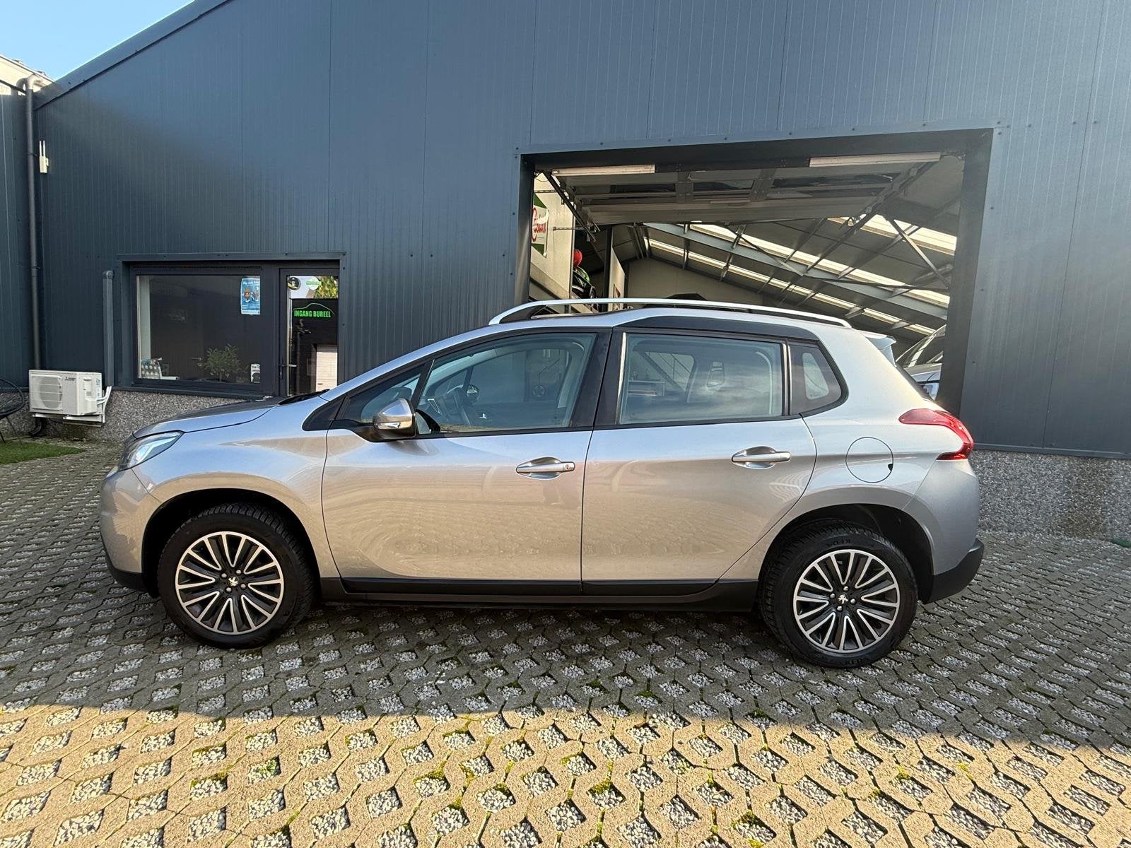Peugeot 2008 1.2 Puretech 110 Pk - Automaat, Stof, Bedrijf, 5 zetels, 5 deurs