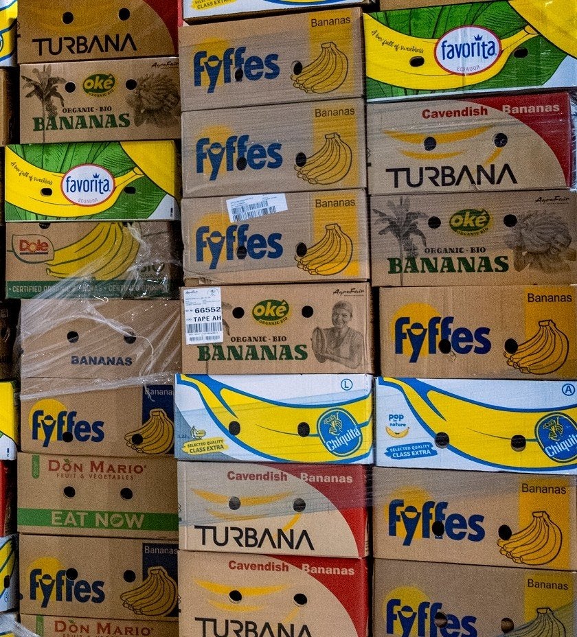 25 gevulde bananendozen met rommelmarktspullen te ruil, Ophalen
