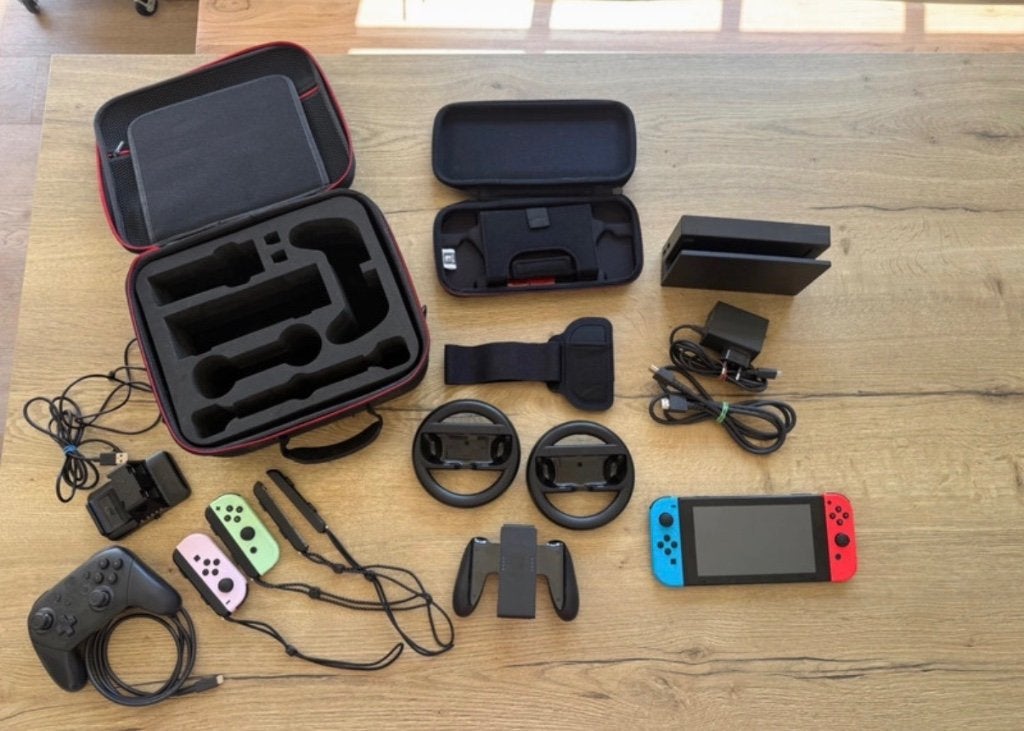 Nintendo Switch, Enlèvement, Utilisé, Avec 3 manettes ou plus, Switch Original