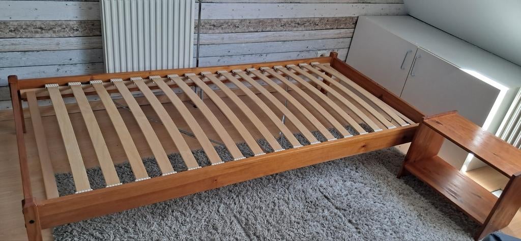 Houten bed inclusief lattenbodem en nachtkastje., Huis en Inrichting, Ophalen, Gebruikt, 90 cm, Eenpersoons