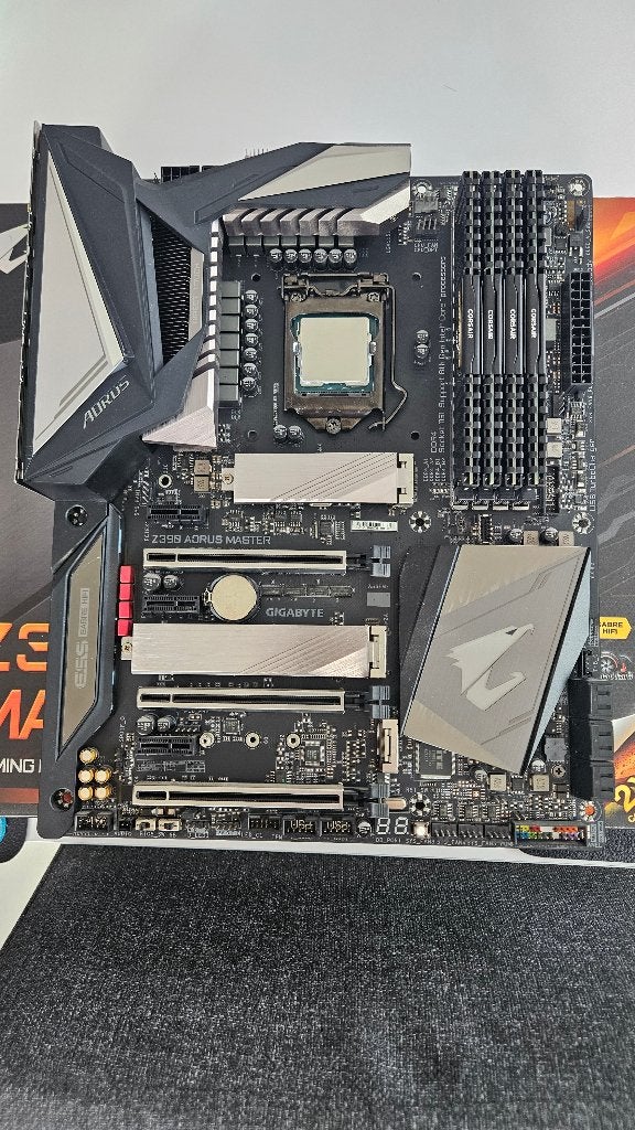 ② Z390 Aorus Master+I7 9700k+32gb ram+GPU Amd 6800xt 16gb