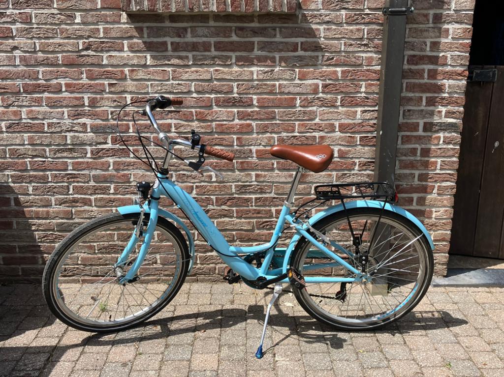Meisjesfiets lichtblauw 24 inch vanaf 9 jaar, Fietsen en Brommers, Fietsen | Meisjes, Ophalen, Zo goed als nieuw, 24 inch