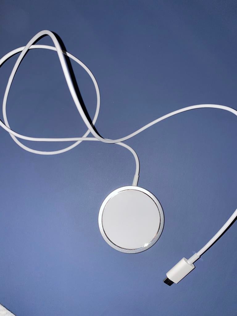 Draadloze oplader met kabel (MagSafe stijl) – €10, Ophalen, Zo goed als nieuw