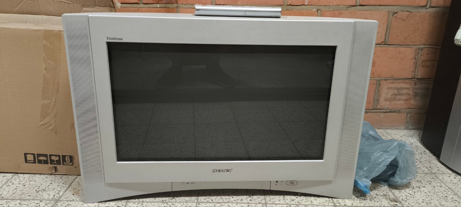 Sony Trinitron KV-28FQ70B breedbeeld CRT TV – retro gaming, Ophalen, Tv