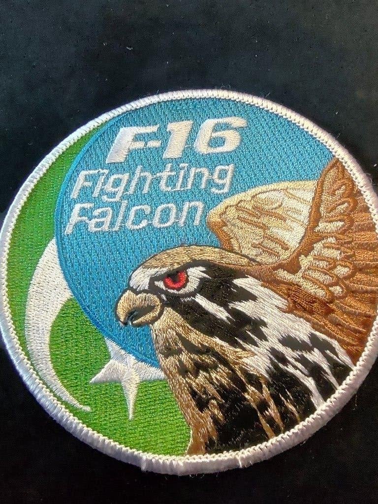 Badge # 18, Collections, Envoi