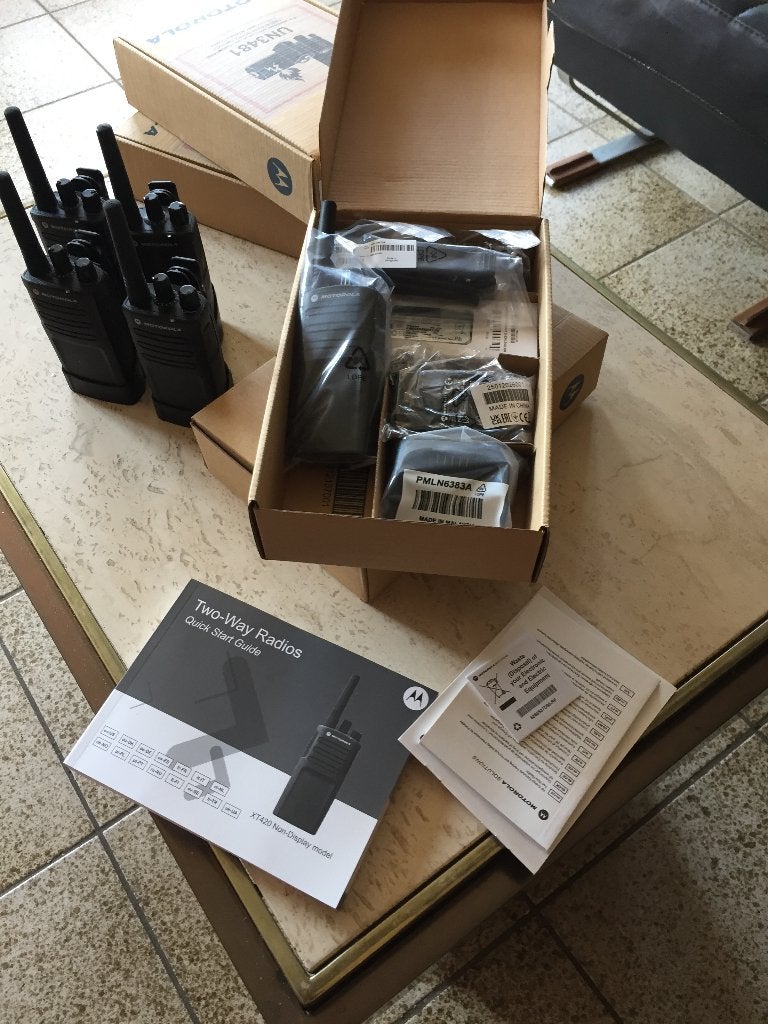 Professionele  Walkie - Talkies sets Motorola XT 420 . 4 + 4, Enlèvement, Neuf, Moins de 2 km, Talkie-walkie ou Walkie-talkie