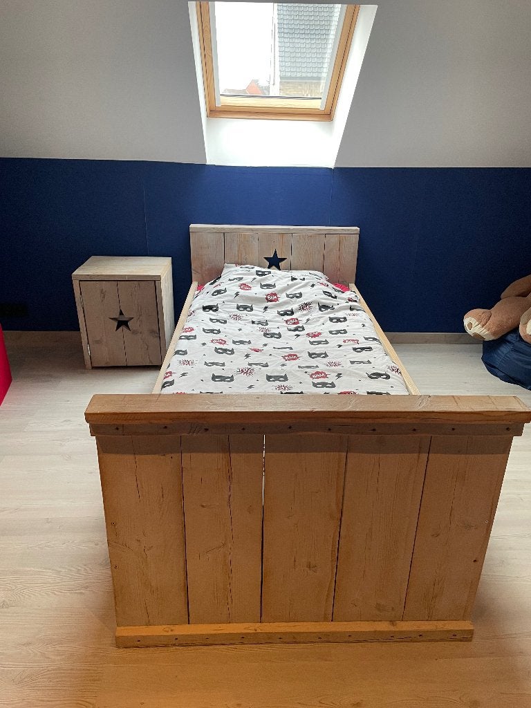 Steigerhouten eenpersoonsslaapkamer, Enlèvement, Utilisé, Une personne