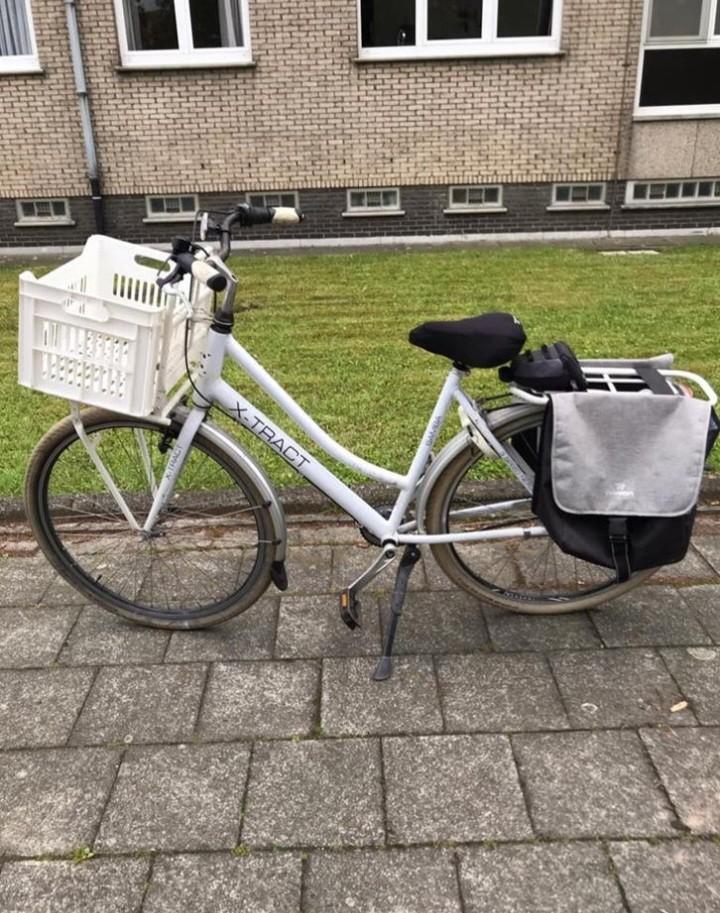 Nette witte damesfiets in zeer goede staat, Fietsen en Brommers, Fietsen | Dames | Omafietsen, Zo goed als nieuw, Versnellingen